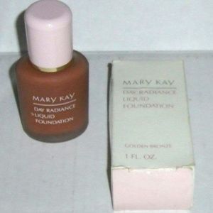 Day Radiance Golden Bronze Liquid Foundation